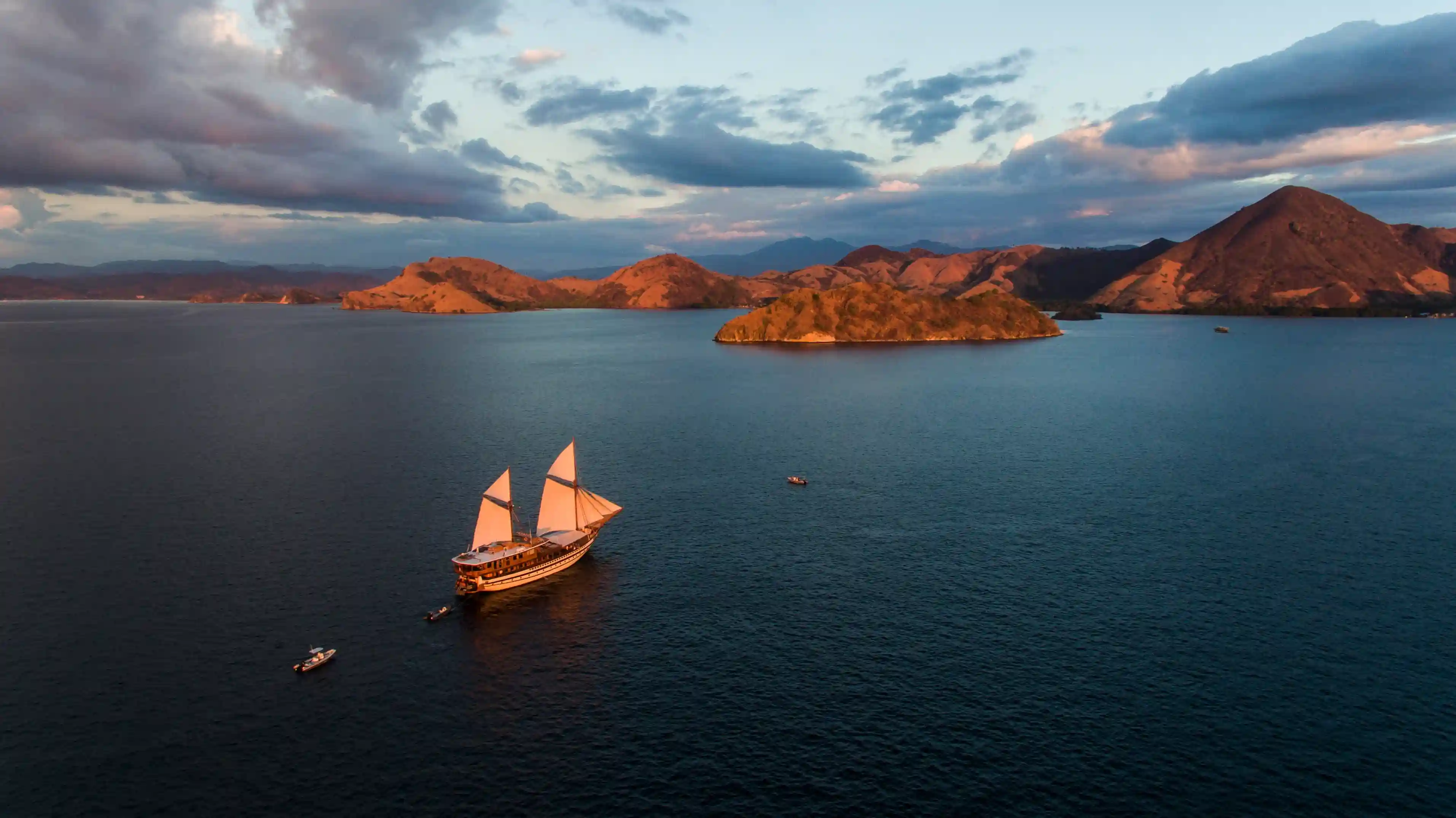 Prana Luxury Boat Charter | Labuan Bajo VIP